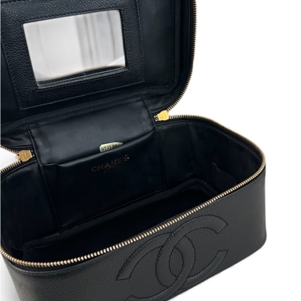 CHANEL Rare 1997 Mirrored Vanity Cosmetic Case / Make Up Bag / Caviar Leather - Picture 3 of 16